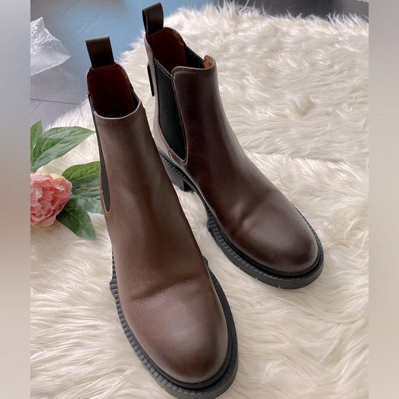 NWT COACH
Lyden Leather Chelsea Booties - Picture 6 of 11